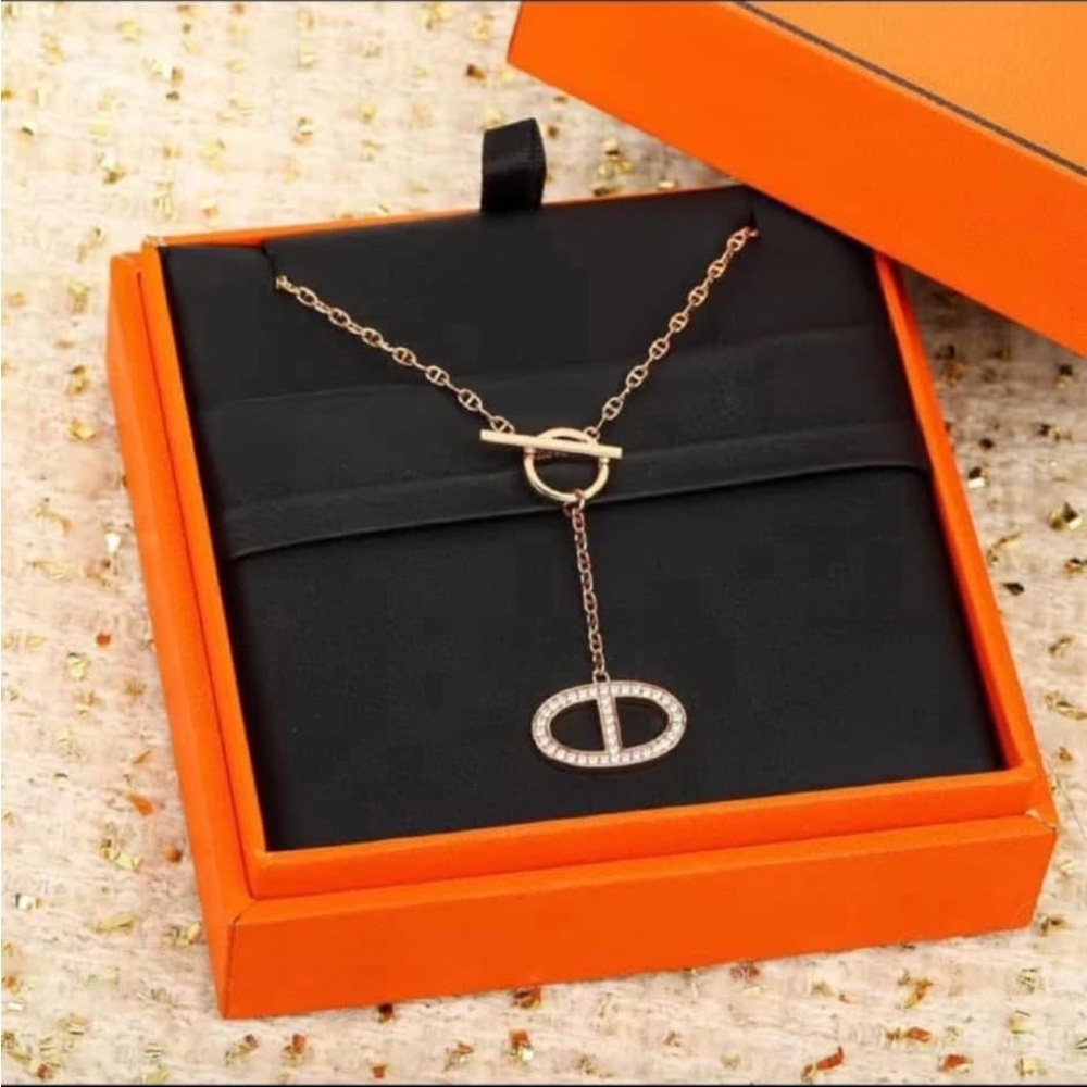 Elegant Gold Necklace with Crystal Pendant